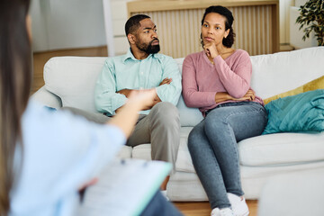 Obraz premium Portrait of wife and husband during marriage therapy with counselor, marriage counselor supporting conflicted couple