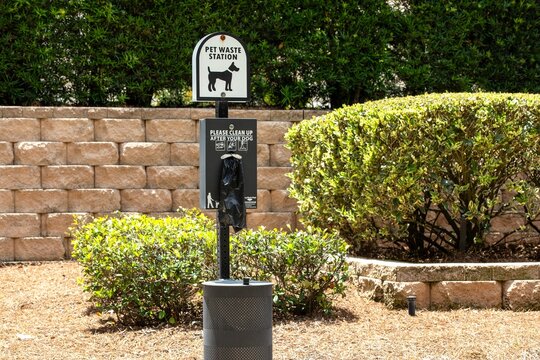 Outdoor pet waste station
