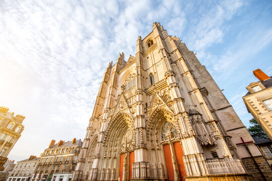 ARQUITECTURA, CATEDRALES Y EDIFICIOS