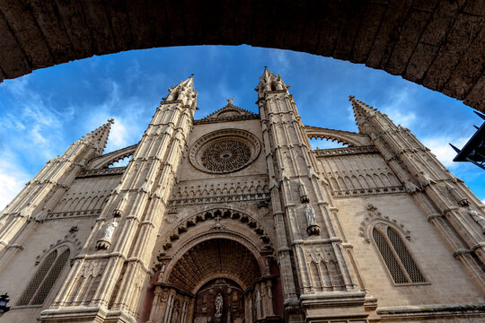 ARQUITECTURA, CATEDRALES Y EDIFICIOS