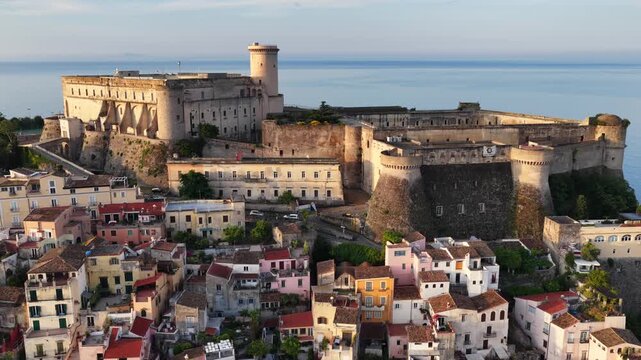 Gaeta Medievale, l'antico centro storico che affaccia sul golfo. Lazio, Italia.
Vista aerea di Gaeta, localit&agrave; turistica Italiana. Risoluzione 4k. 