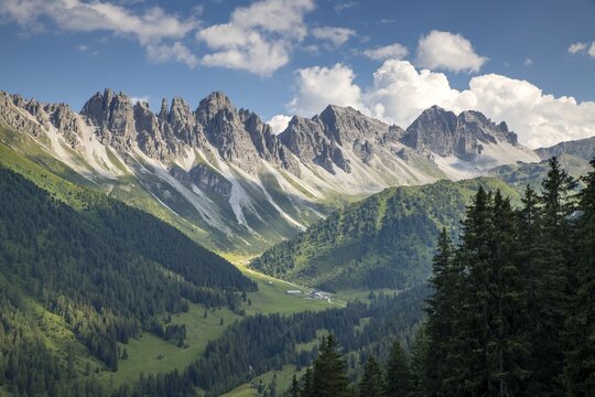 The Kalkk&ouml;gel, in front of it the Kemater Alm, Stubai Alps, Tyrol, Austria