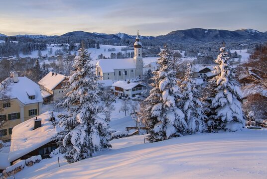 Village view with parish church in early morning light, Bad Bayersoien, Bavarian Oberland, Ammergau Alps, Upper Bavaria, Bavaria, Germany