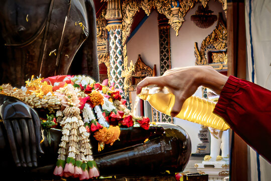 Songkran, an ancient Thai tradition passed down through generations, has been registered as an intangible cultural heritage by UNESCO. Examples of activities include making merit, offering alms to mon