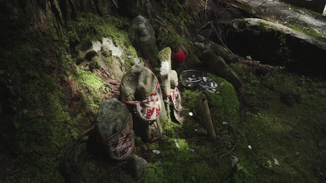 Moss-Covered Jizo Statue at Okunoin, Koyasan &ndash; UNESCO World Heritage, Wakayama, Japan　世界遺産・高野山奥之院「苔むした地蔵」和歌山県高野町