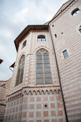 Obraz premium Exterior eeastern section of the apse (rear, polygonal end) of the Upper Basilica of Saint Francis with tall Gothic double lancet windows sit behind the main altar. Assisi, Perugia, Italy.