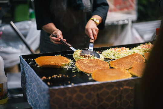 お好み焼き屋台」の写真素材 | 1,454件の無料イラスト画像 | Adobe Stock