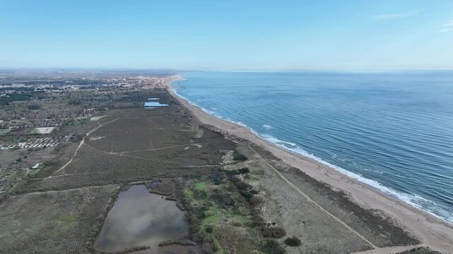 Vendres pr&egrave;s de Vias et de Valras, plages et port de l'H&eacute;rault en Occitanie, France