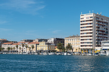 Obraz premium Vibrant Cityscape of Zadar, Croatia, Showcasing Modern and Historic Architecture Along the Sunny Adriatic Waterfront