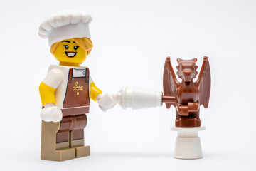 Obraz premium A minifigure of a chocolatier making a chocolate dragon