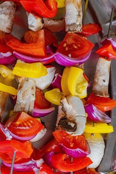 VEGETABLE-SKEWERS-VEGETARIAN-FOOD-PREPARATION-ILLUSTRATION