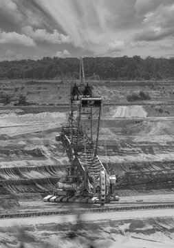Photograph of the gigantic excavators and the vast coal mining area in the Rhineland