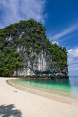 Obraz premium Beautiful scenic view of Koh Hong island and its tropical surroundings in Krabi, Thailand