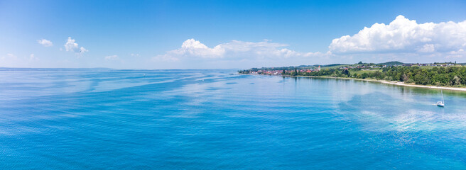 Obraz premium Spectacular drone panoramic perspective of the Lake Constance shoreline near Hagnau village.