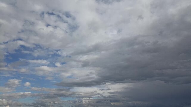 Timelapse: the movement of clouds before the May thunderstorm. From blue sky with light cumulus clouds to almost total blackout