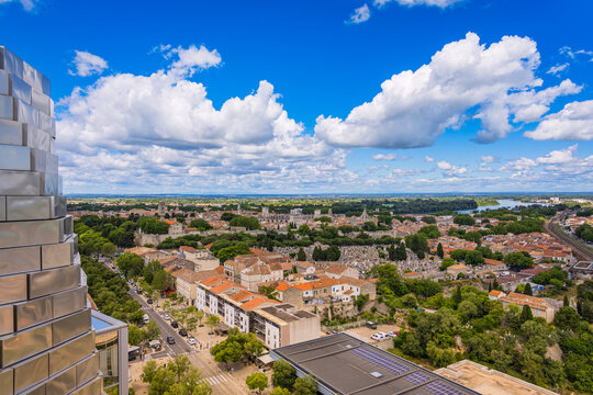 Vue depuis la terrasse du Mus&eacute;e Luma Arles en France