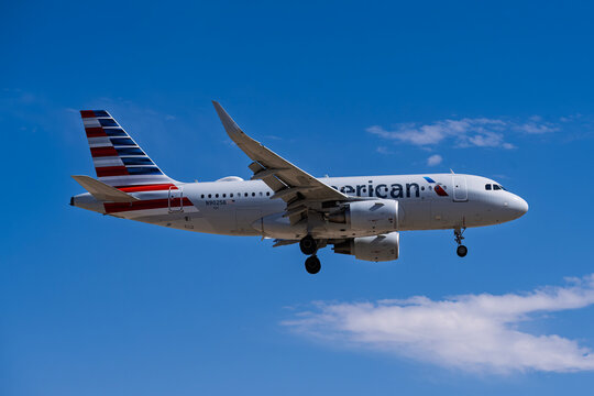 Sunport International Airport 5-24-2026 Albuquerque, NM USAAmerican Airlines Airbus A319 N9025B on final for runway 8 at Albuquerque Sunport international airport.
