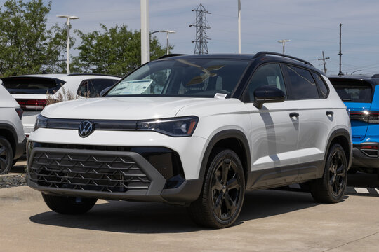 Volkswagen Taos SE Black compact SUV at a dealership. VW offers the Taos with a 1.5L TSI Turbo 4-Cylinder engine. MY:2026