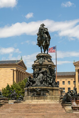 Obraz premium Sunny spring view of the Washington Monument Fountain in Philadelphia, Pennsylvania with vibrant colors and detail views.