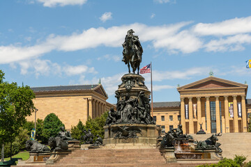 Obraz premium Sunny spring view of the Washington Monument Fountain in Philadelphia, Pennsylvania with vibrant colors and detail views.