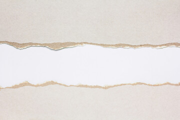 Naklejka premium Tear the paper open, revealing a white background.