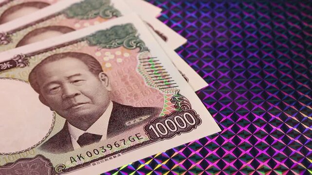 紫や青に変化する煌びやかな背景と回転する一万円札