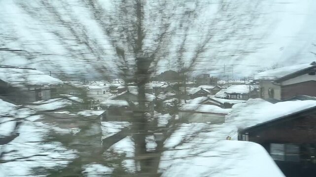 西敦賀駅に到着する列車の車窓 （小浜線 西敦賀, 2026年2月）