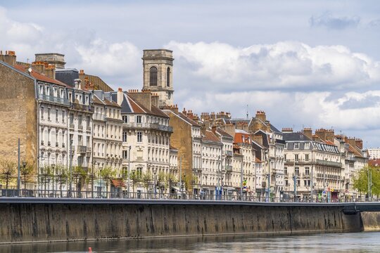 Row of houses on the banks of the river Doubs, town of Besancon, Burgundy-Franche-Comt&eacute;, France