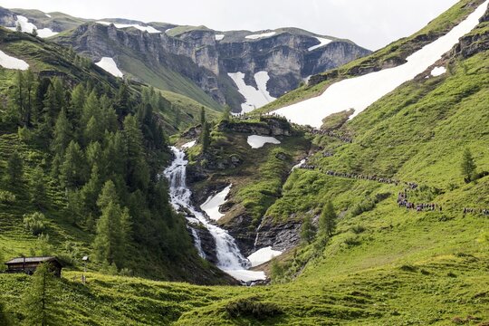 Ascent to the Hochtor pass on the Grossglockner High Alpine Road, pilgrims in Seidlwinkltal, Grossglockner pilgrimage from Fisch and Rauris, to Heiligenblut, Carinthia, to St. Peter and Paul, Salzburg State, Austria