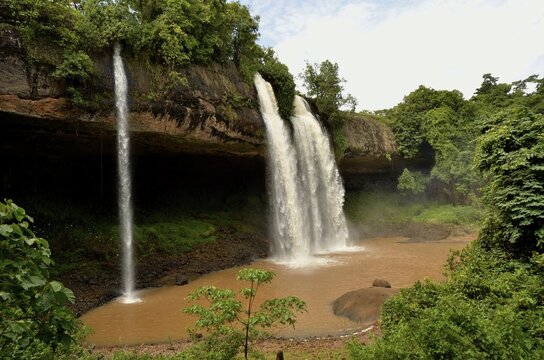 Tello waterfall near Ngaound&eacute;r&eacute;, Cameroon, Central Africa, Africa