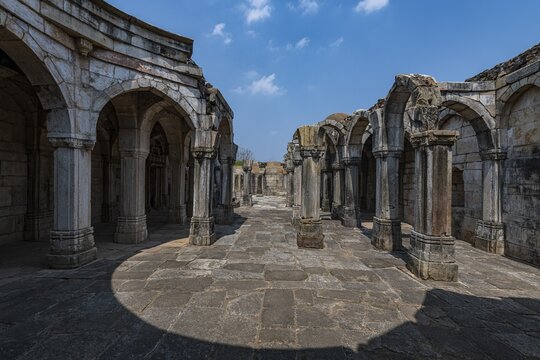 Kamani mosque, Unesco site Champaner-Pavagadh Archaeological Park, Gujarat, India