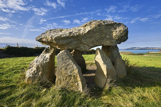 Carreg Samson, Carreg Sampson or Samson&rsquo;s Stone, 5000 years, Neolithic dolmen, burial chamber, near Abercastle, Pembrokeshire, Wales, United Kingdom