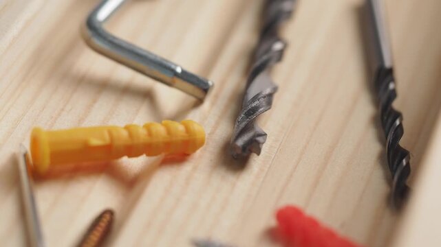 Working with drill bits and screws on wood