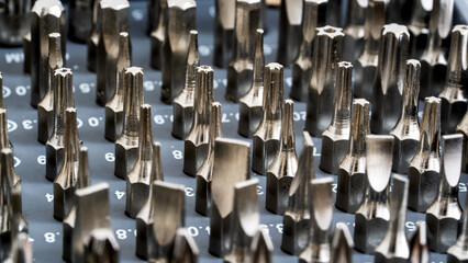 Obraz premium Metallic screwdriver bits arranged in neat rows
