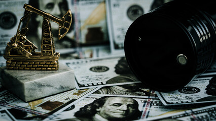 Golden oil pump stands bold beside cash © I