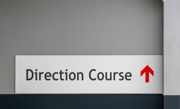 French sign indicating the Race Direction office at a motorsport event venue.