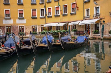 Italy, Venice, September 30, 2025, gondola on a canal in Venice © Pawel Filusz