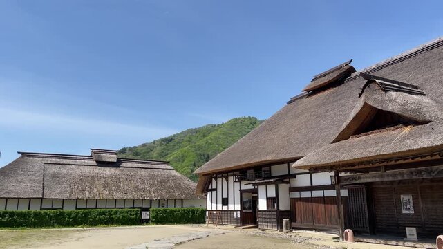 茅葺屋根の古民家、大内宿