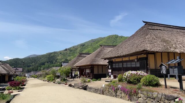茅葺屋根の古民家、大内宿