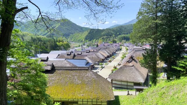 茅葺屋根の古民家、大内宿