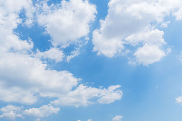 Fototapeta premium 初夏の昼の青空と白い雲22