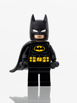 Dortmund - Deutschland 31. Mai 2026 - lego Minifigure Superheld Batman mit Maske und Umhang