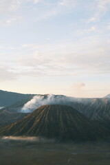 Obraz premium Mount Bromo Volcano at Sunrise with Dramatic Mountain Landscape