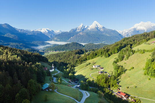 Blick auf die Kirche von Maria Gern mit Watzmann im Berchtesgadener Land