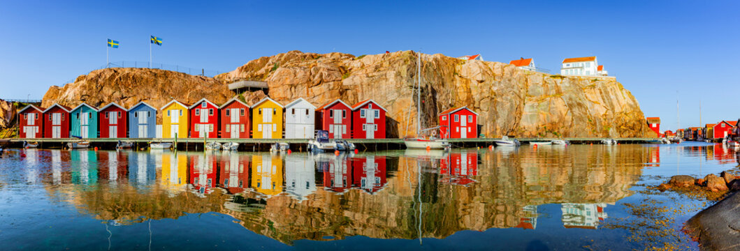 Bunte Fischerh&uuml;tten in Sm&ouml;gen, Schweden