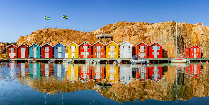 Bunte Fischerh&uuml;tten in Sm&ouml;gen, Schweden