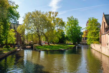 Fototapeta premium Morning view of canals and historic houses in Bruges