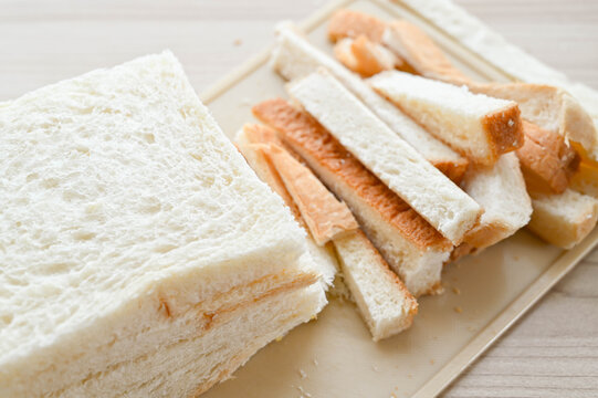 耳をカットした食パン