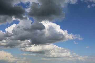 Obraz premium Blue sky with white and dark clouds