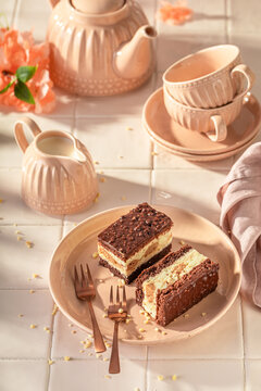 Delicious ans soft sponge cake made of cream and biscuits.